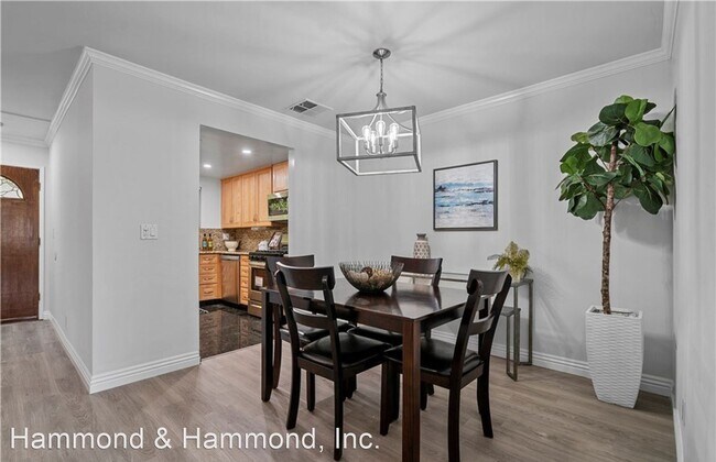 Foto del edificio - 2 br, 2 bath House - 7301 Balboa Blvd. #5