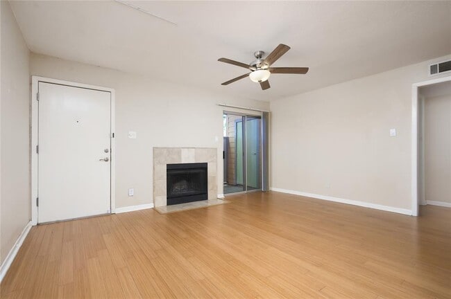 Building Photo - 3204 Menchaca Rd