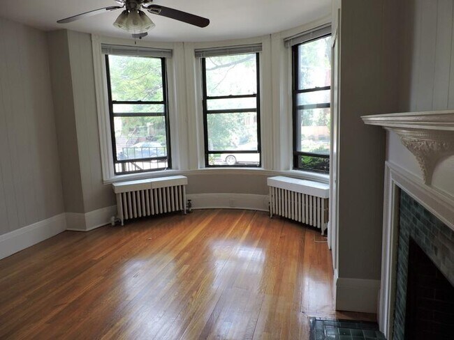Building Photo - 31 Longwood Ave