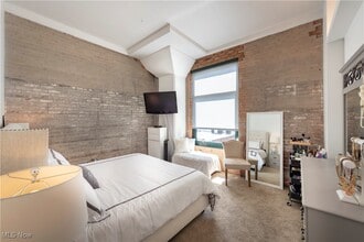 Building Photo - 725 Johnson Ct