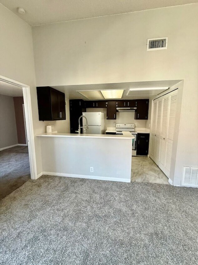 Primary Photo - Lovely Eastlake condo