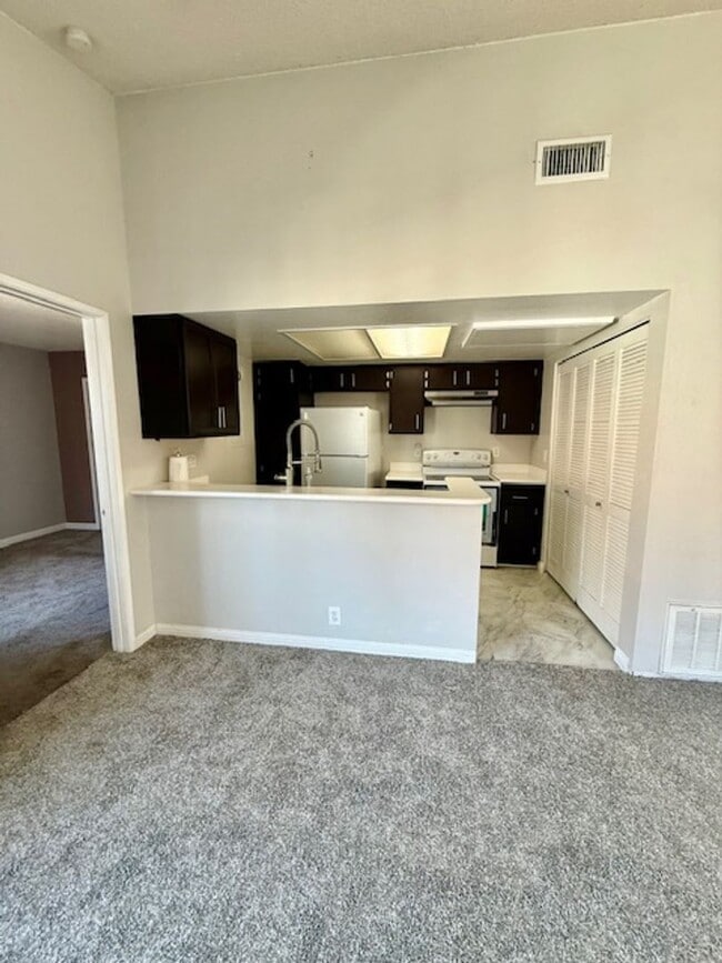 Building Photo - 772 Eastshore Terrace