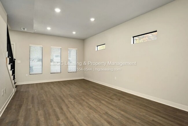 Building Photo - Oak Ridge Falls – Modern Living in Raymore