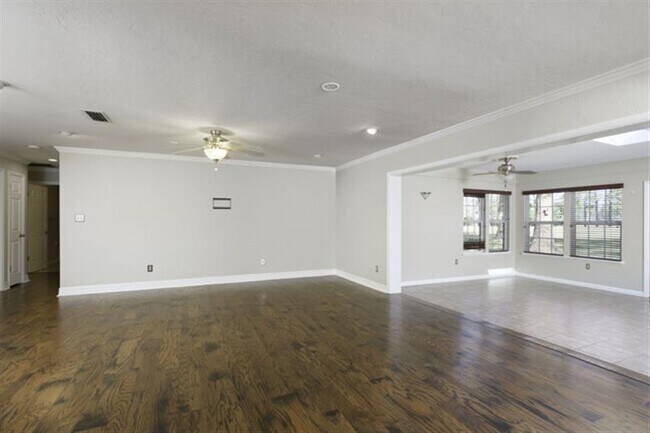 Building Photo - 35th way home rental