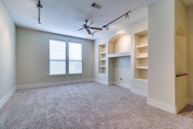 Building Photo - 2-Bed/2-Bath in Green Hills/Belmont/Vanderbilt