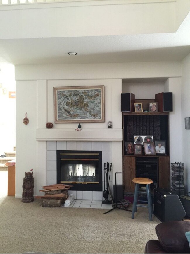 Building Photo - Great 4 bedroom East Davis home with large...