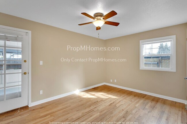 Building Photo - Charm in the Heart of Gladstone, Four Bedr...