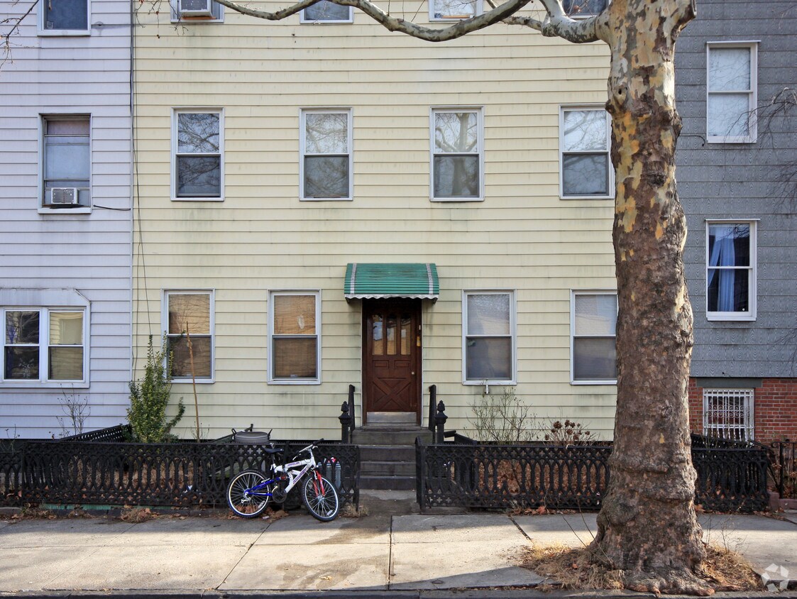 Building Photo - 108 N Henry St