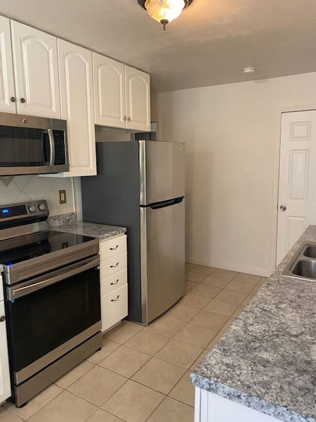 Foto del edificio - Shasta Lake Home w/ large yard!