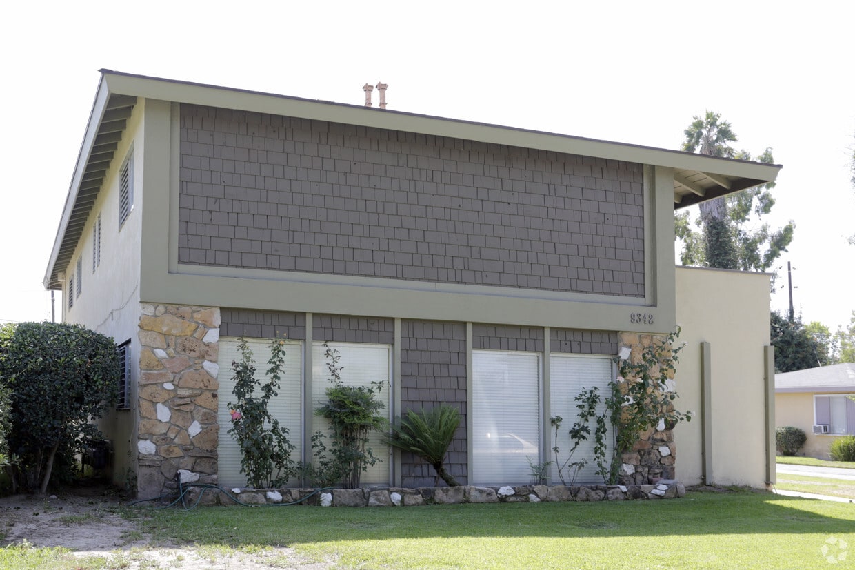 Building Photo - 9342 Cellini Ave