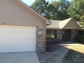 Building Photo - 616 Avenue De La Dauphine