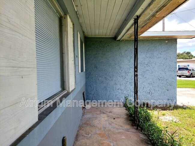 Foto del edificio - 1035 N Combee Rd