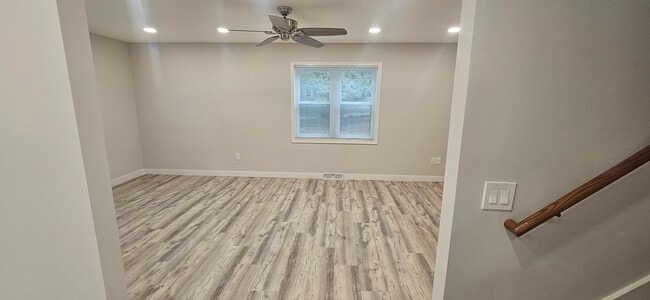 Foto del edificio - 401 Trail Side Dr