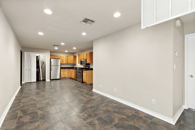 Foto del edificio - Walk to campus! Walk downtown! Fenced yard! Flat Rate Utilities!