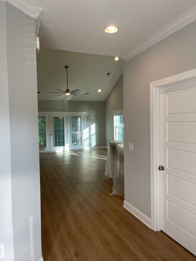 Building Photo - 908 Jackline Pl