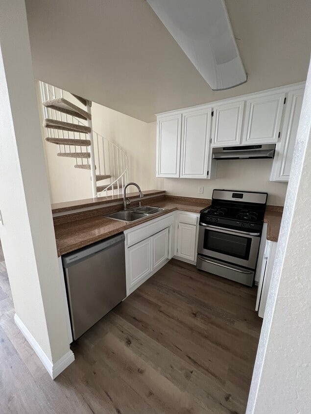 Castle Heights Apartments Apartments in Los Angeles, CA Westside