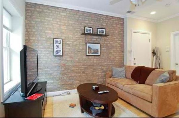Primary Photo - 1022 W Dakin St