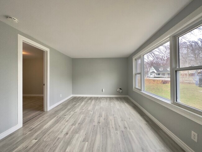 Photo du bâtiment - Charming Cottage-Like Belle River Home