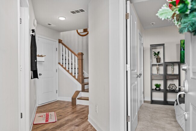 Foto del edificio - 1432 Winding Stream Rd