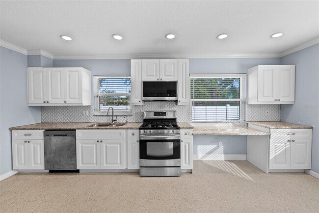 Foto del edificio - 7499 Oak St NE