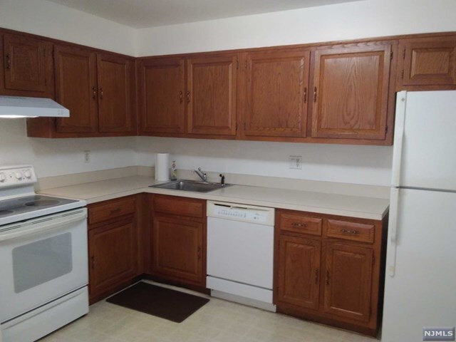 Building Photo - 521 Piermont Ave S