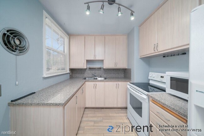 Building Photo - 3 br, 1 bath House - 104 E 38th Street, Va...