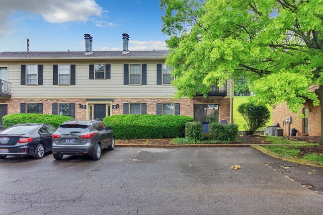 Foto del edificio - 764 Fox Ridge Dr