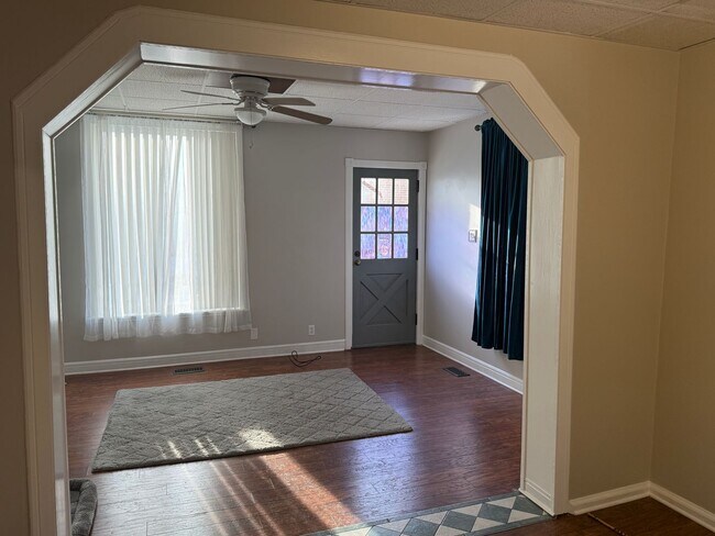Foto del edificio - 4 bedroom townhouse for rent in Carlisle (bonus room with private entrance)