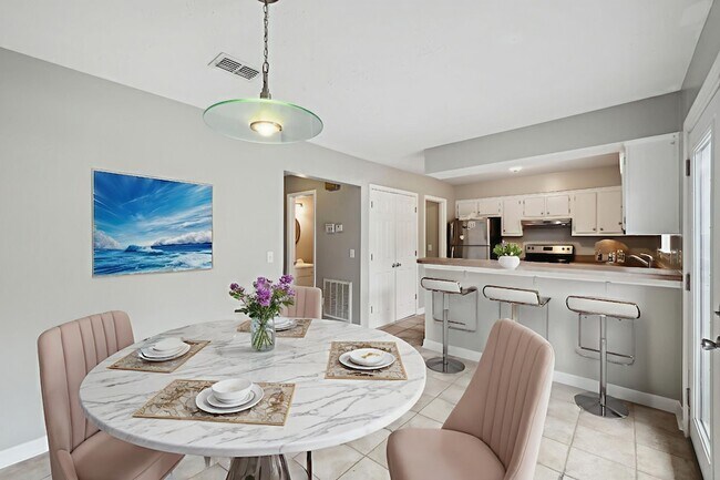 Foto del edificio - 377 Huntington Ridge Dr