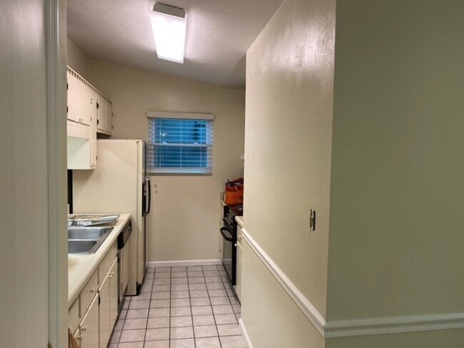 Foto del edificio - 145 Whetherbine Way W