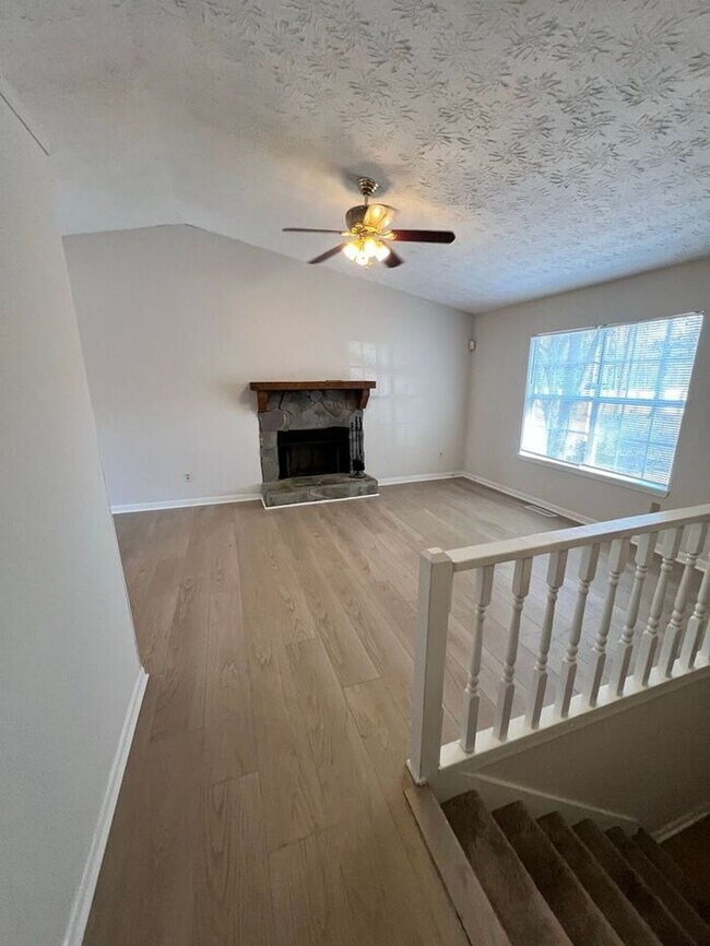 Foto del edificio - Hard to find and easy to love—this spacious Sugar Hill home won’t last long!