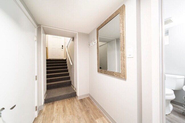 Building Photo - 11333-11389 89 St NW