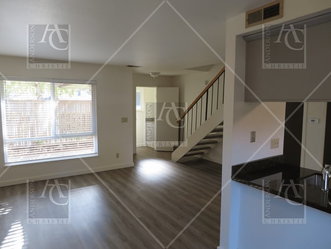 Building Photo - 204 Castillion Terrace