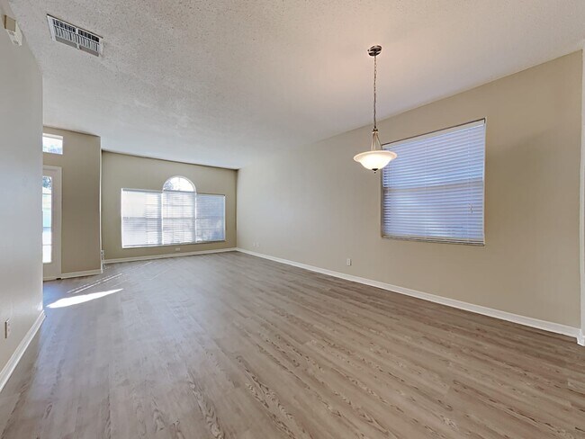 Building Photo - 13719 Meadowpark Ave