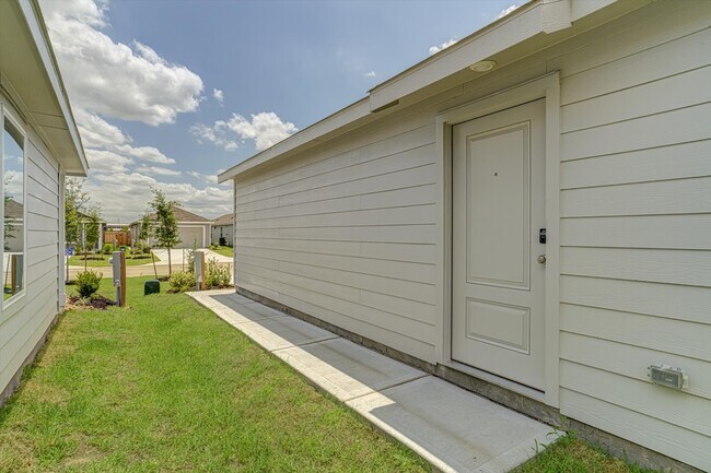 Building Photo - 390 LUCIA Way