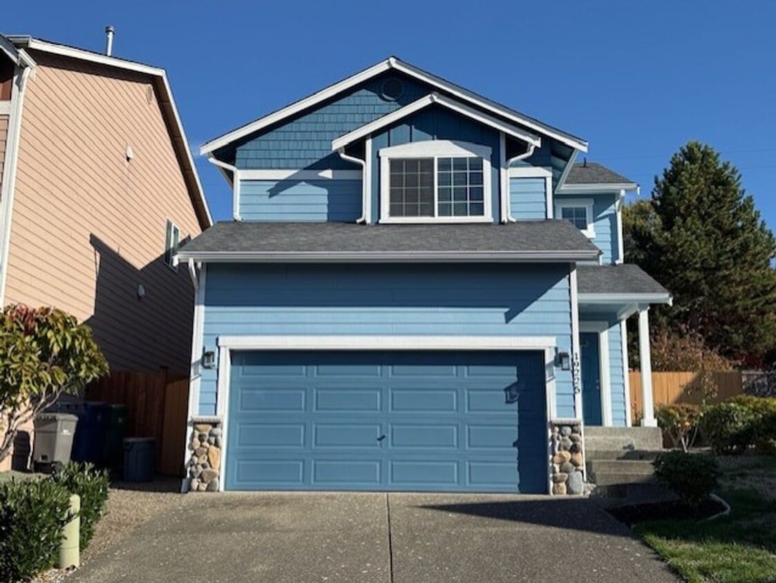Primary Photo - LYNNWOOD 3 BED, 2.5 BATH HOME FOR RENT; AV...