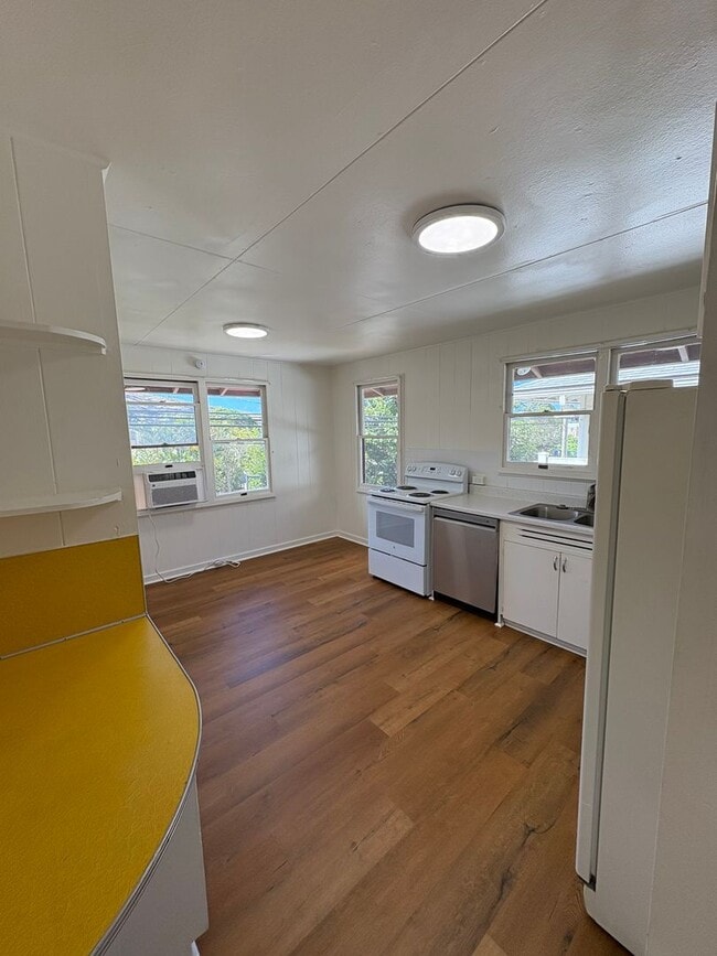 Building Photo - Charming 3 bedroom, 1 bath home in Manoa!