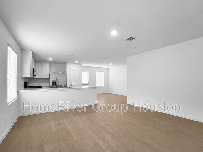 Foto del edificio - 16480 Blossom Grv Dr