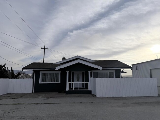 Foto del edificio - 2340 Alisal Rd