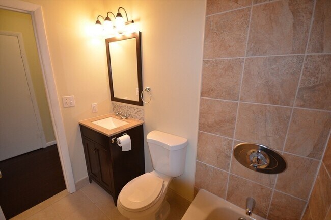 Foto del edificio - 128 Marginal St