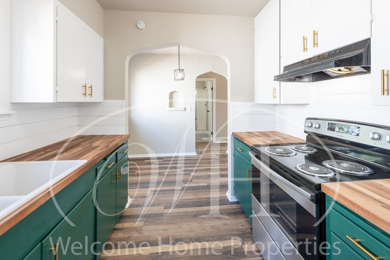 Primary Photo - Newly Updated 2 Bedroom With Detached Gara...