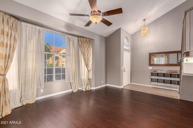 Building Photo - 1006 S Tiago Dr