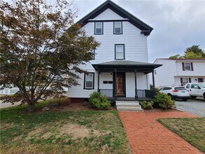 Building Photo - 154 2nd St