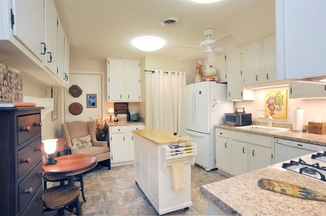 Foto del edificio - 2734 Peachtree Rd NW