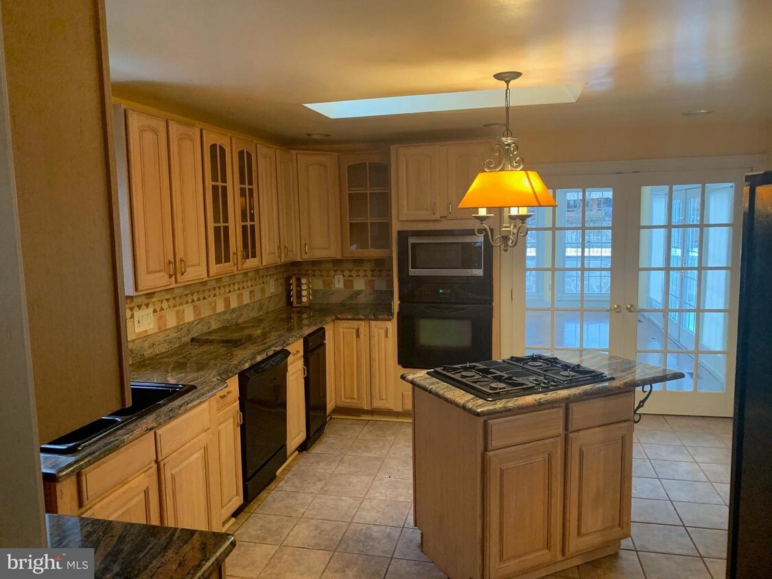 Foto del edificio - 6308 Joslyn Pl