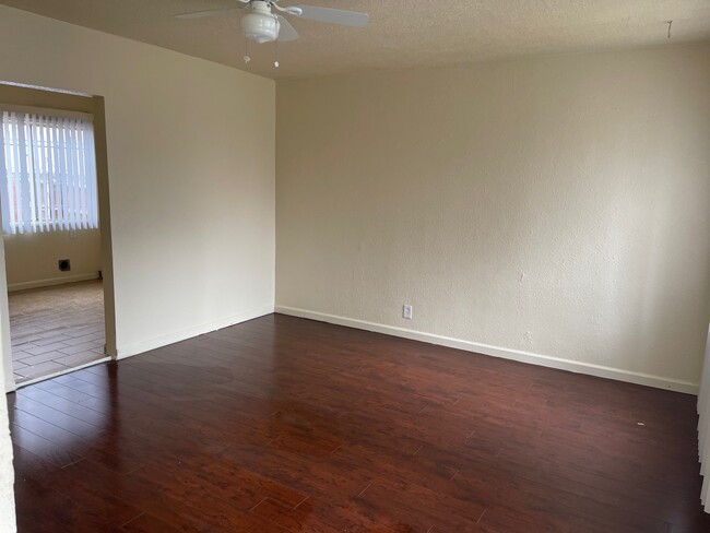 Foto del edificio - 3640 W 102nd St