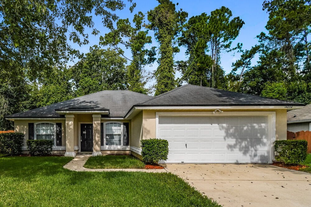 Foto principal - 14036 Crestwick Dr W