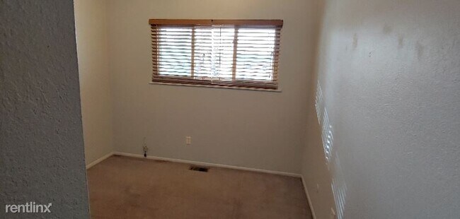 Building Photo - 2 br, 1 bath Apartment - 7846 2nd St