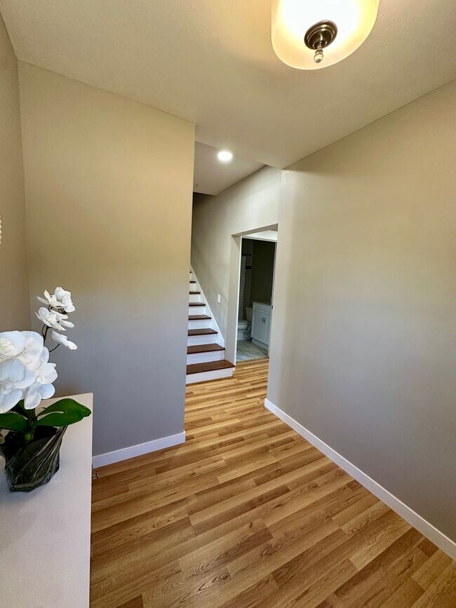 Foto del edificio - Beautiful 3 bedroom 3 bath Two Story House