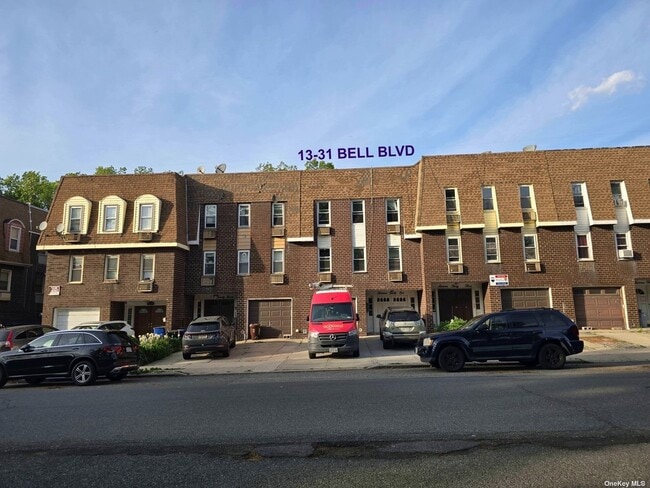 Foto del edificio - 13-31-31 Bell Blvd